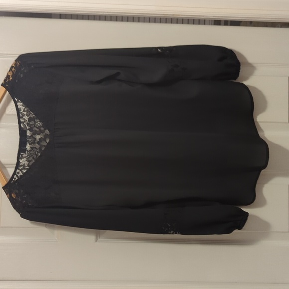 Black lace top - Picture 3 of 3